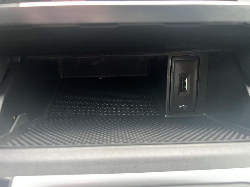 Volkswagen Golf IQ.DRIVE 1.6TDi DSG KLIMA ALU - fotka 32 z 55