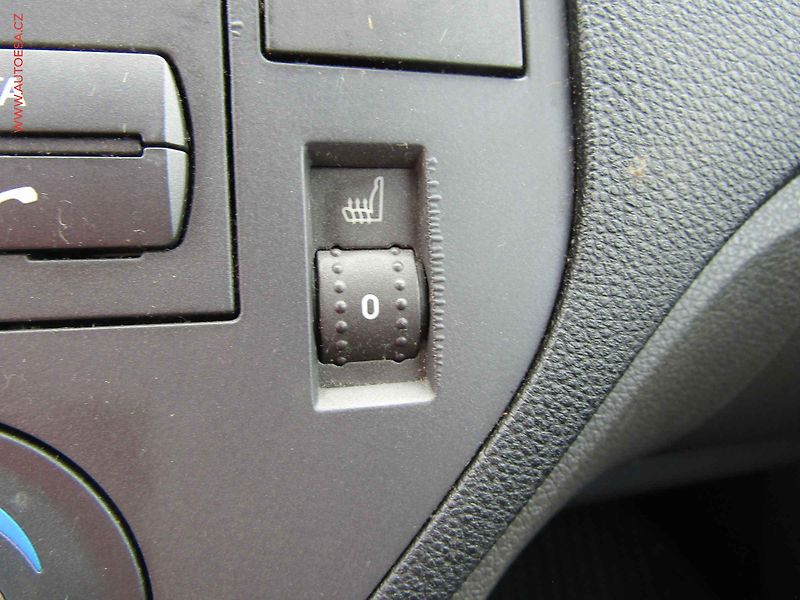 Ford C-MAX (2008) 1.6TDCi, ČR, autoAC - fotka 14 z 15