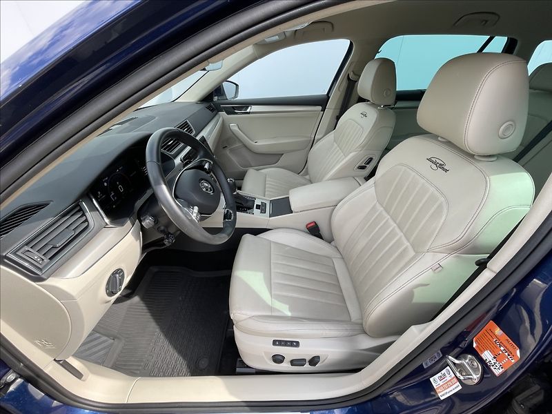 Škoda Superb 2,0 TDI DSG Combi L&K TAŽNÉ - fotka 4 z 23