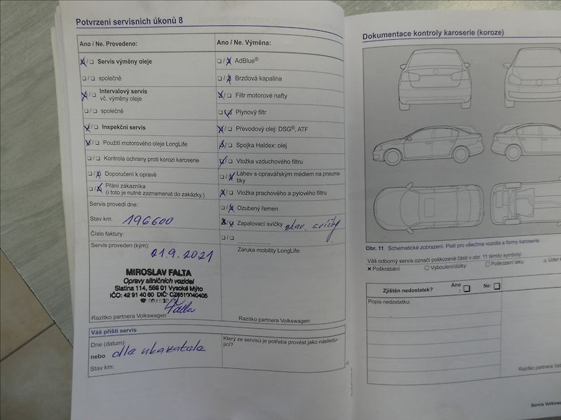 Volkswagen Touareg 3,0 TDi V6 180kW, webasto, DPH - fotka 45 z 50