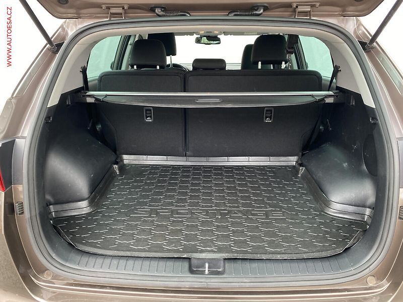 Kia Sportage (2018) 2.0 CRDi 4x4, ČR, Navi - fotka 7 z 20