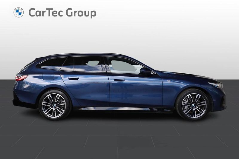BMW Řada 5 550e xDrive Touring - fotka 4 z 32