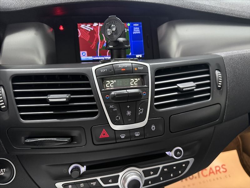 Renault Laguna 2,0   DCi GT 4CONTROL BI-XEN - fotka 14 z 42