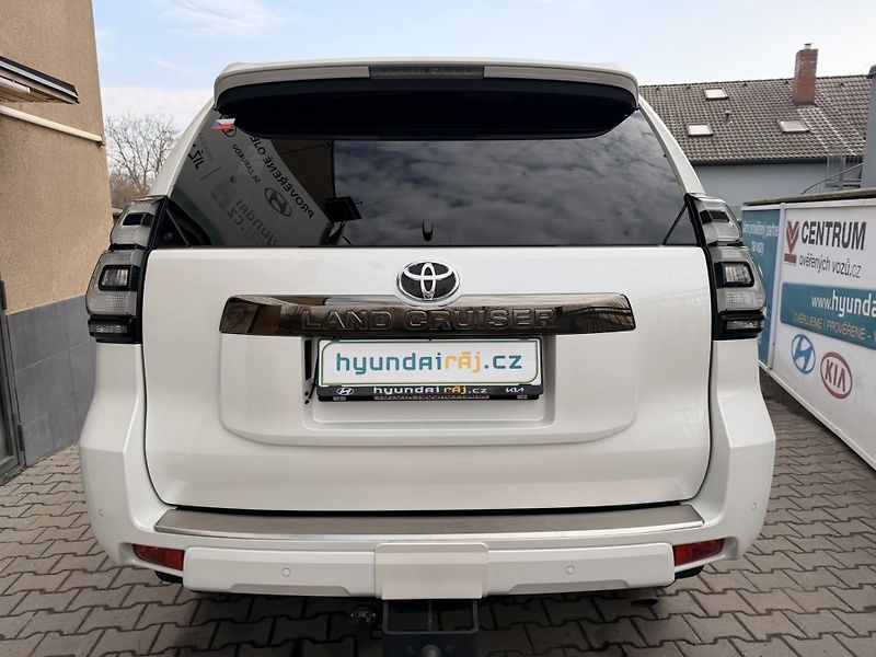 Toyota Land Cruiser 2.8-MAX.VÝBAVA-TAŽNÉ 3t-DPH - fotka 8 z 31