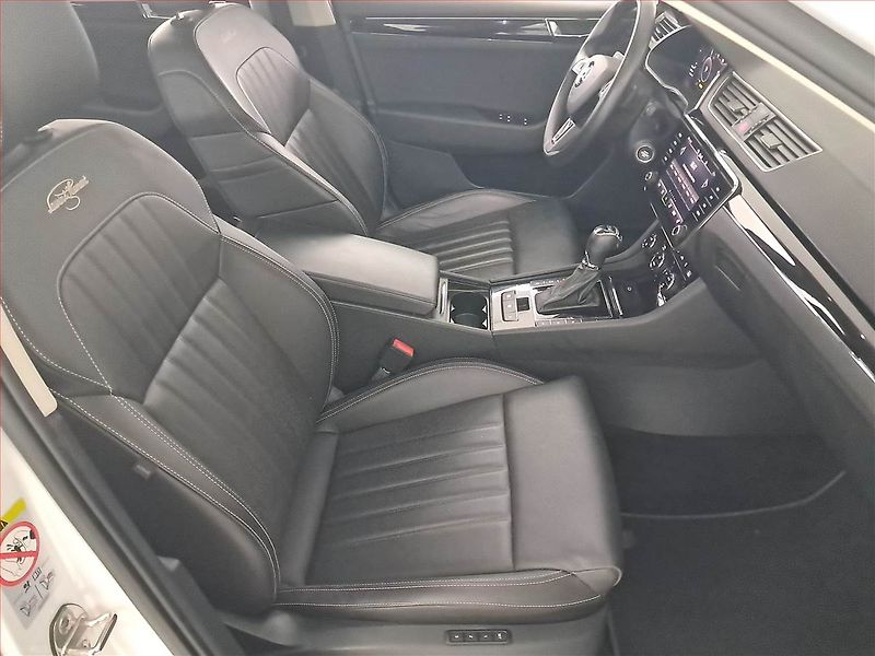 Škoda Superb (2020) Laurin&Klement iV 1.4 TSI PHEV - fotka 9 z 24