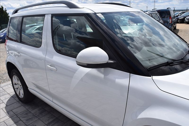 Škoda Yeti 1,2 TSI 77KW NÍZKÉ KM NOVÁ STK - fotka 9 z 46