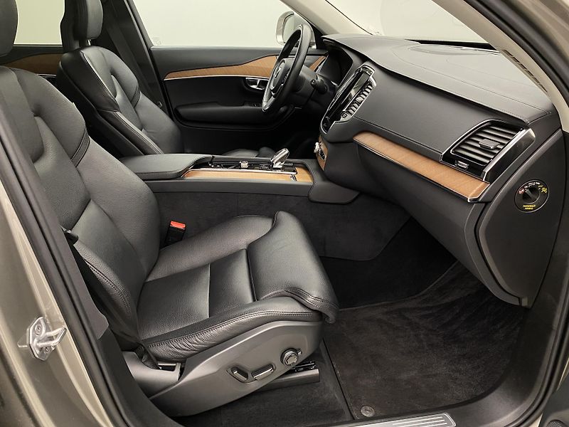 Volvo XC90 B5 AWD INSCRIPTION REZERVACE - fotka 24 z 49