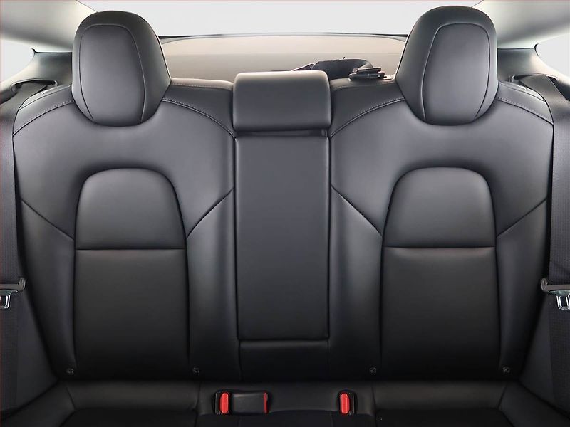 Tesla Model 3 (2019) Long Range 4WD 82kWh, SoH 84% - fotka 10 z 21