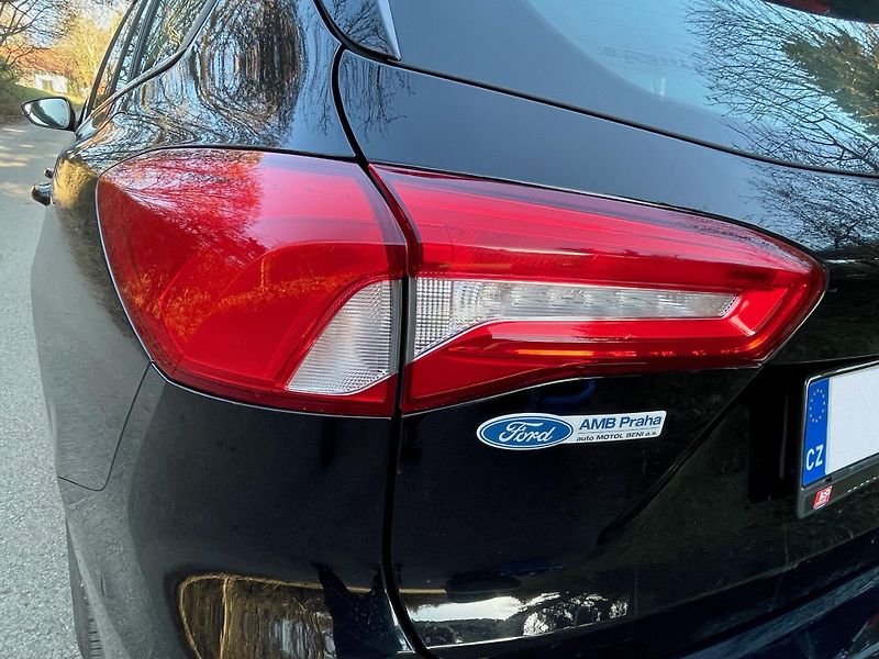 Ford Focus (2021) 1.0 EcoBoost mHEV Titanium - fotka 8 z 36