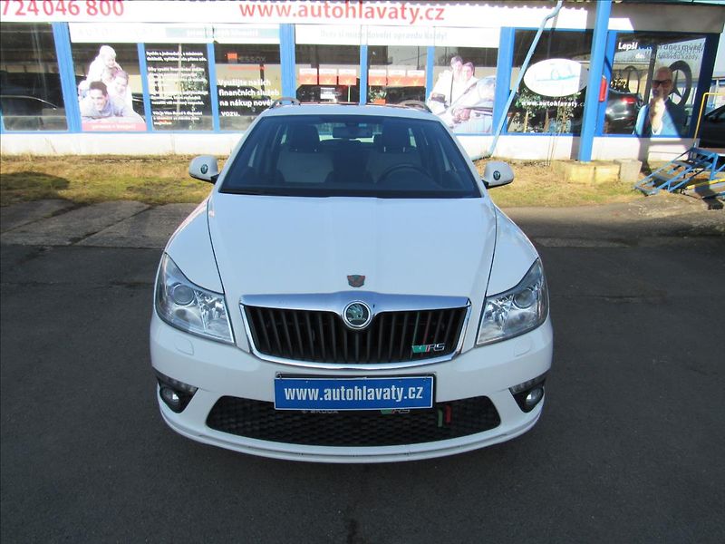 Škoda Octavia 2,0 TSI RS 147kW Combi - fotka 2 z 26