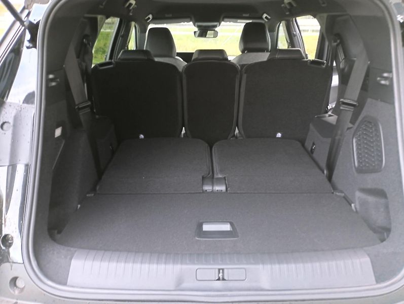 Peugeot 5008 (2026) ALLURE Hybrid 145 e-DCS6 - fotka 10 z 13