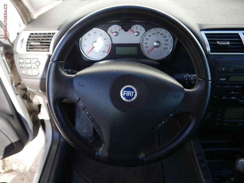 Fiat Stilo (2007) 1.6i, AC, park.čidla - fotka 13 z 15