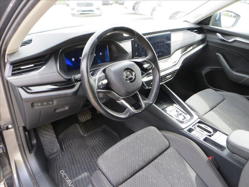 Škoda Octavia 2,0 TDI DSG Style 110kW Tažné - fotka 18 z 31