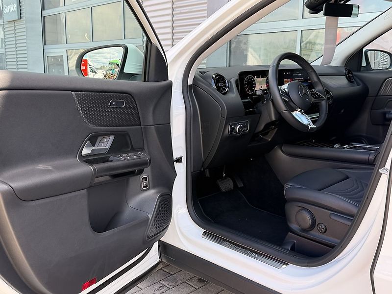 Mercedes-Benz GLA 220 4 MATIC - fotka 22 z 32