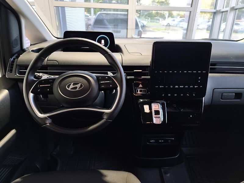 Hyundai Staria (2024) 1.6T-GDi 158kW HEV Style - fotka 12 z 24