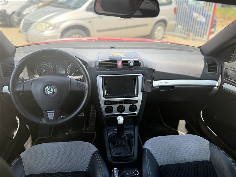 Škoda Octavia 2,0 TDI RS 125kW - fotka 16 z 23