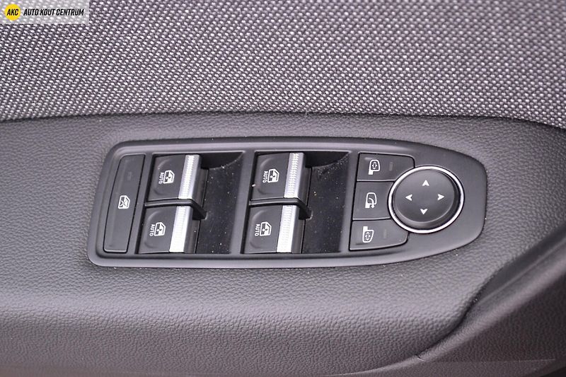 Renault Captur techno mild hybrid 160 EDC - fotka 45 z 49