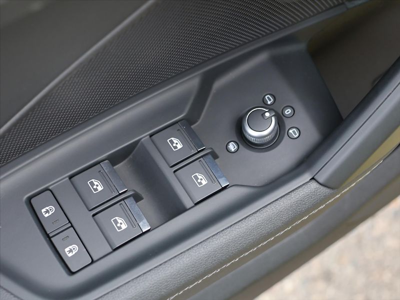 Audi S3 2,0 TSI 228 kW quattro Automat - fotka 14 z 38