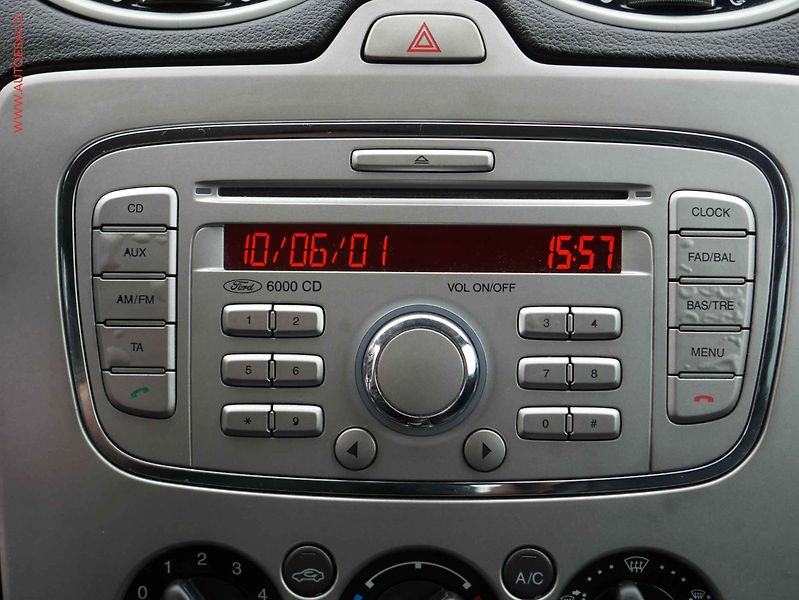 Ford Focus (2009) 1.6i, AC - fotka 12 z 17