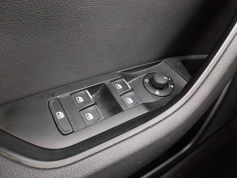 Škoda Superb (2017) Ambition 1.6 TDI, Navi, Xenony - fotka 21 z 23