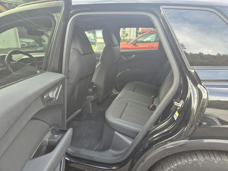 Audi Q4 e-tron 40 150kw 19ALU TZ  SOH 95% - fotka 4 z 5