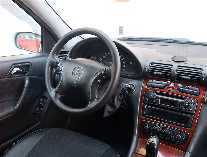 Mercedes-Benz Třídy C (2003) C 200 CDI , po STK, udržované - fotka 7 z 15