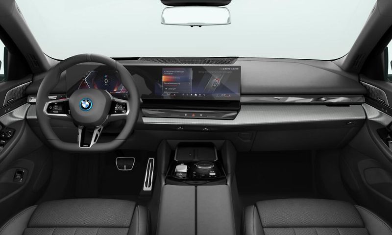 BMW Řada 5 550e xDrive Touring - fotka 3 z 4