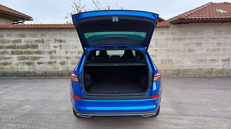 Škoda Kodiaq SPORTLINE TDI 147kW WEBASTO-ČR - fotka 13 z 50