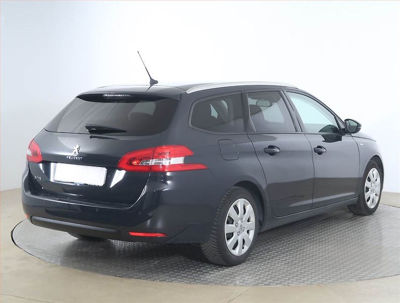 Peugeot 308 (2019) 1.2 PureTech, Serv.kniha - fotka 5 z 17