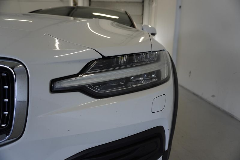 Volvo V60 (2019) CROSS COUNTRY 2,0 D4 AWD AUT. - fotka 10 z 33