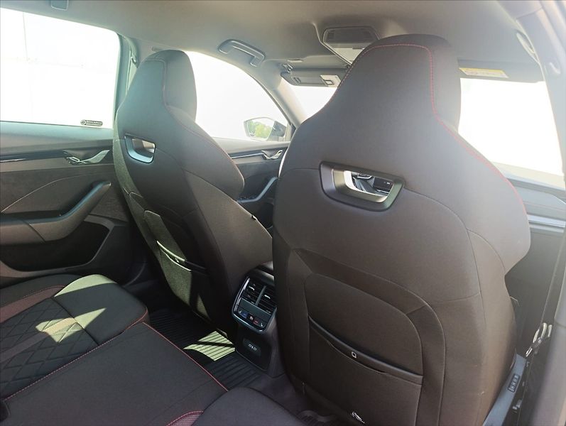 Škoda Octavia 2,0 TDi RS DSG Kamera 1maj. ČR - fotka 24 z 40