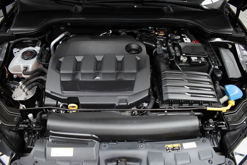 Škoda Scala 1.6 TDI 85kW ACC*Mirror Link* - fotka 30 z 32