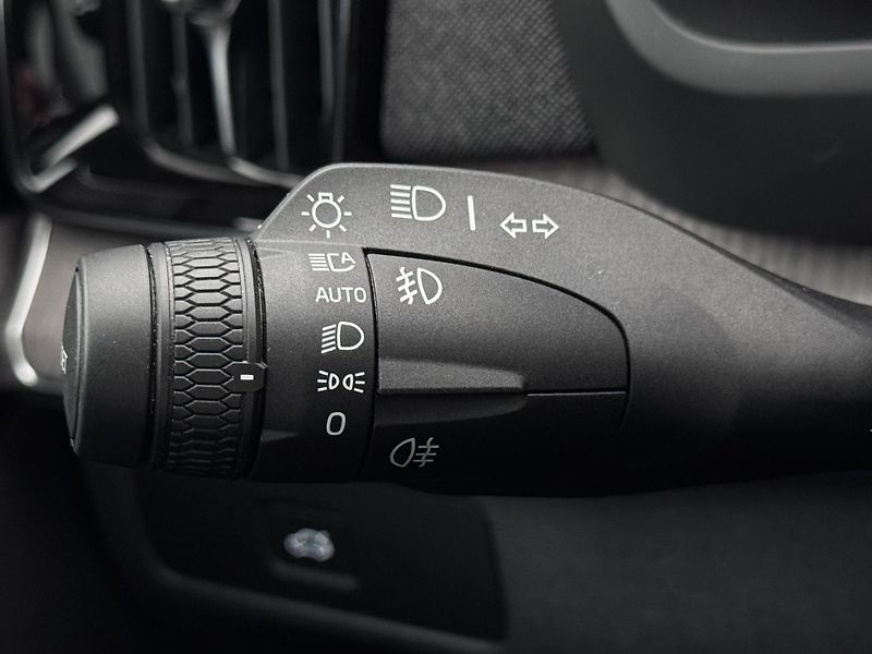 Volvo XC90 B5 AWD BRIGHT PLUS REZERVACE - fotka 34 z 55