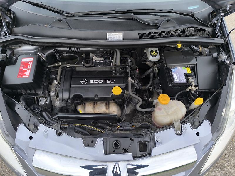 Opel Corsa (2007) 1.4 1.MAJITEL,SERVISNI KÍŽKA - fotka 31 z 33