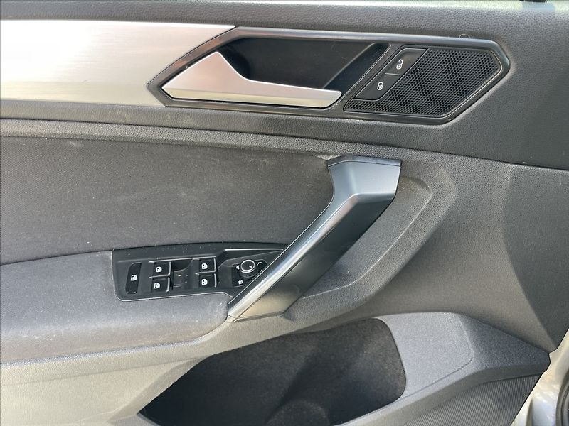 Volkswagen Tiguan 2,0 TDi 110kw DSG 4-matic bez - fotka 26 z 36