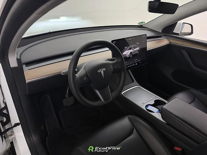 Tesla Model Y (2023) Long Range AWD Berlin - fotka 5 z 7