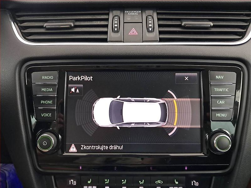 Škoda Octavia (2013) 2.0 TDI, Navi, Xenony - fotka 18 z 18