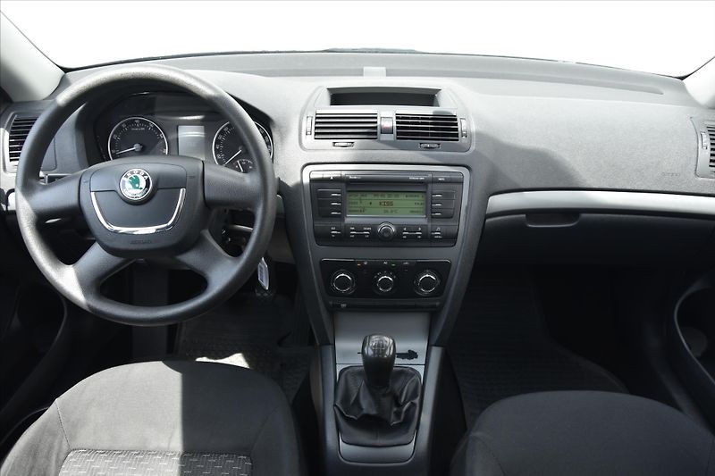 Škoda Octavia 1.4 MPI 80 TKM 1.MAJITEL ČR - fotka 12 z 18