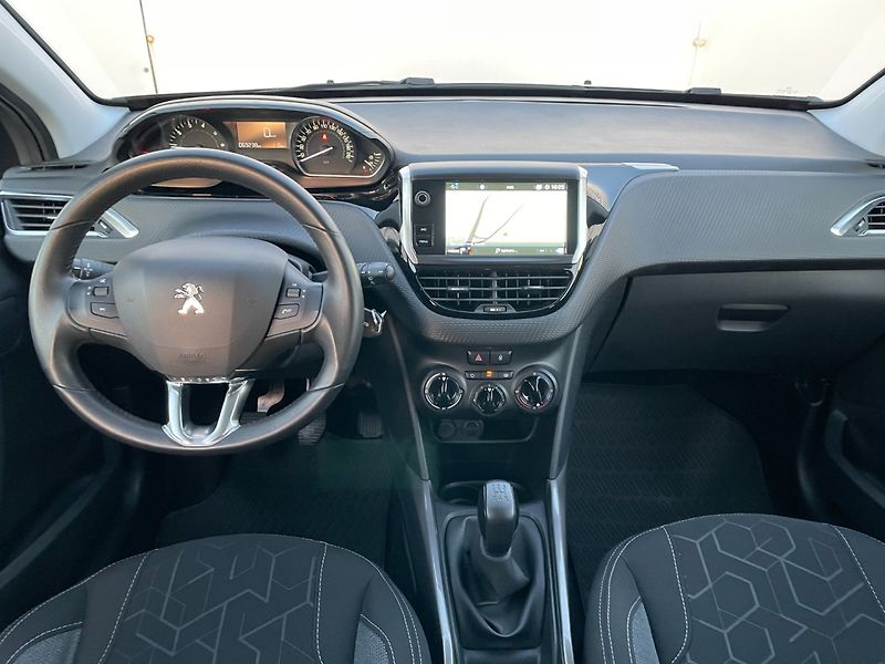 Peugeot 2008 (2019) 1.2PT Car Play! Navigace! - fotka 13 z 26