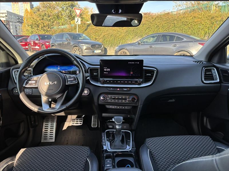 Kia Ceed 1,5 TGDi AT TOP ZÁRUKA TAŽNÉ - fotka 9 z 51