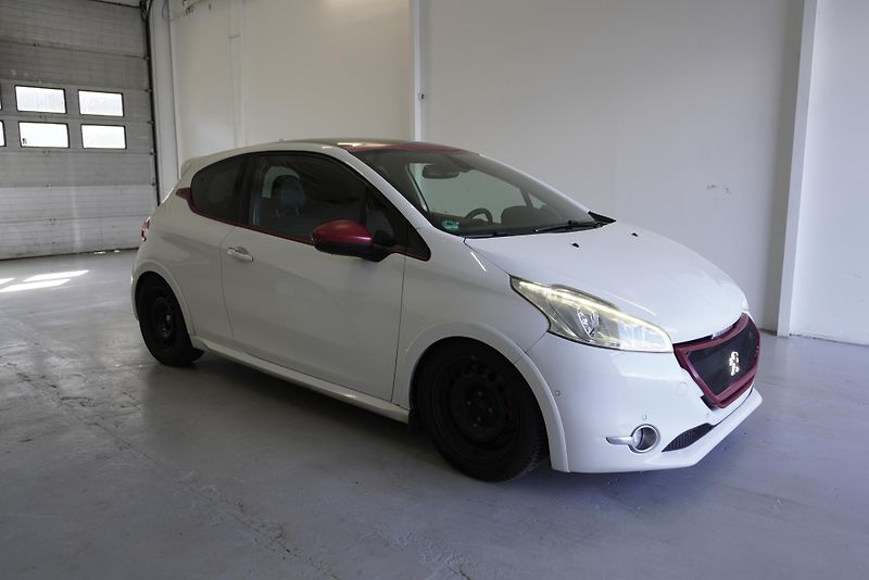 Peugeot 208 1,6 GTI 147kW THP - fotka 3 z 29