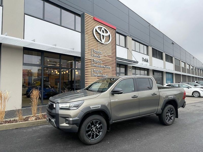 Toyota Hilux 2.8 D-4D automat Invincible - fotka 1 z 28