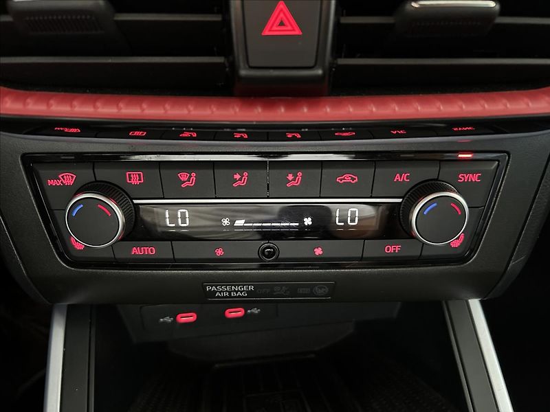 Seat Arona 1,0   TSI 85kW,FR,SERVISKA,1.M - fotka 18 z 26