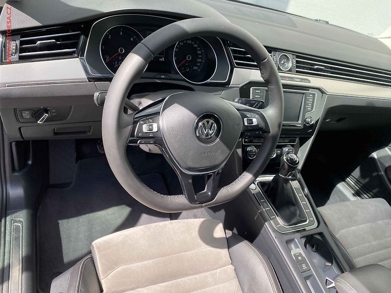 Volkswagen Passat (2017) 2.0TDi, 2.maj,ČR, LED, navi - fotka 13 z 18