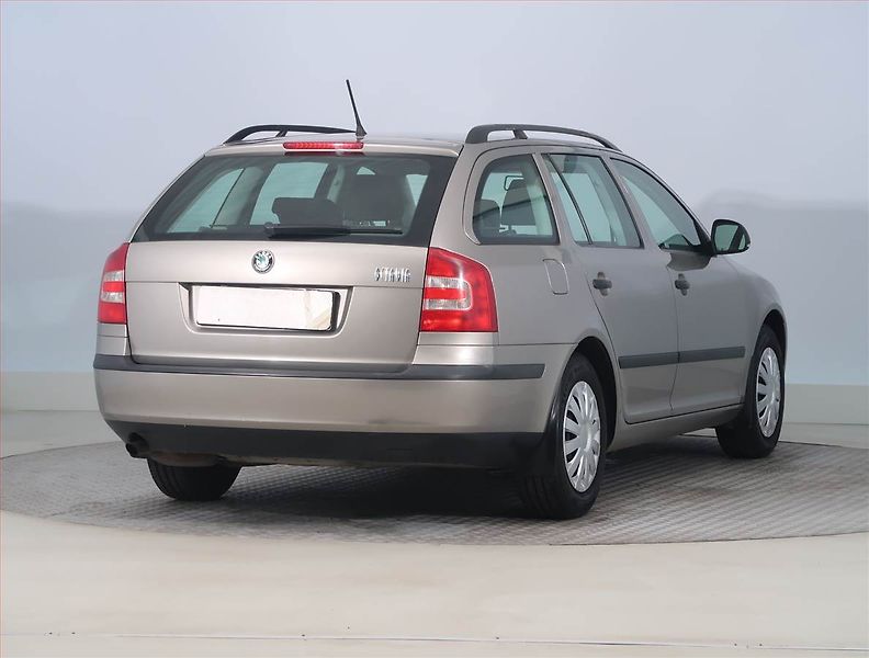 Škoda Octavia (2011) Ambiente 1.6, plně pojízdný - fotka 5 z 14