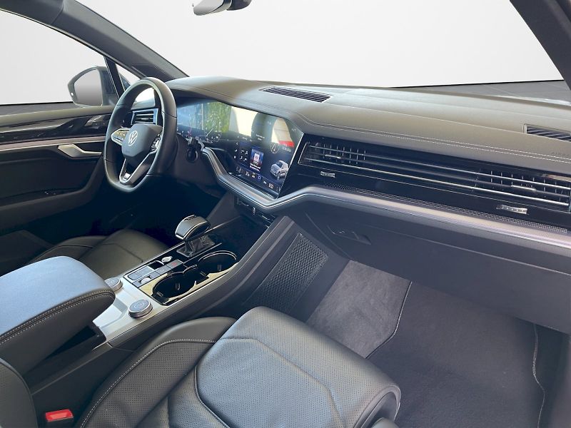 Volkswagen Touareg (2023) R-Line 3.0 TDI 210 kW V6 4Moti - fotka 21 z 35