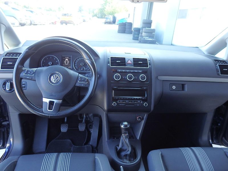 Volkswagen Touran 1.2 TSI MATCH 10x AIRBAG ZÁVĚS - fotka 11 z 14
