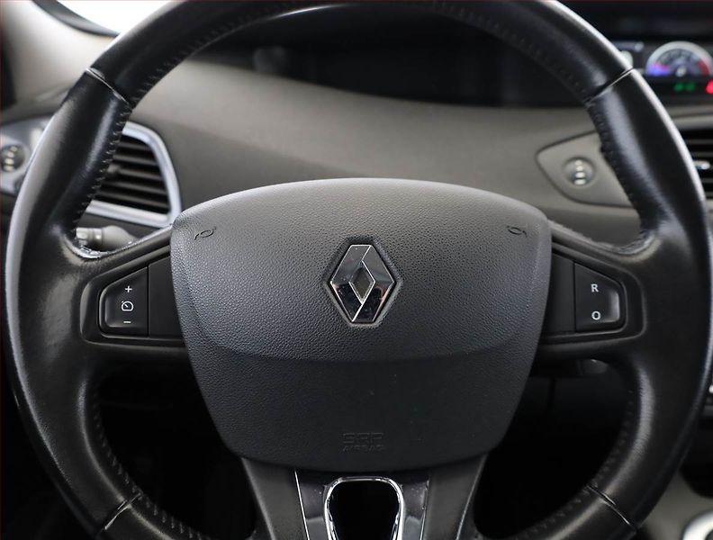 Renault Grand Scénic (2016) 1.2 TCe, Tempomat - fotka 8 z 14