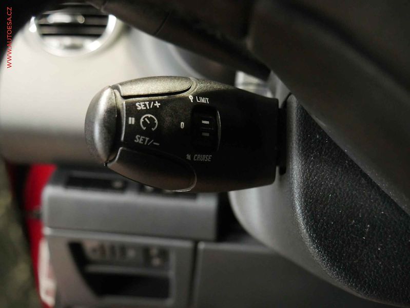 Peugeot 3008 (2010) 1.6HDi, 2.maj, Navi, panor - fotka 20 z 21
