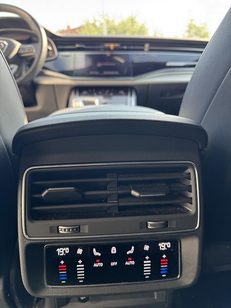 Audi Q8 55 TFSi 1.maj ČR DPH S-line - fotka 18 z 24